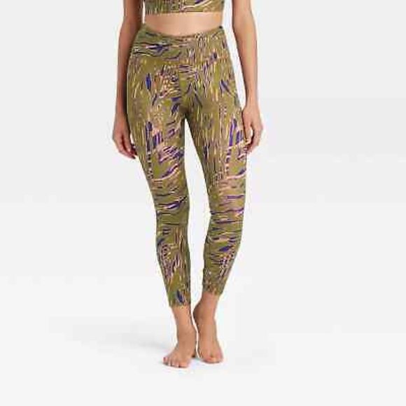 High-Rise Abstract Zebra Print Criss-Cross Waistband Leggings - Picture 4 of 5